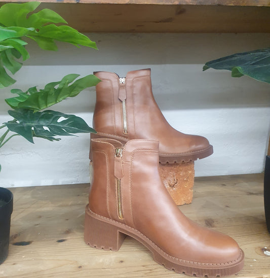 Django and Juliette Zango